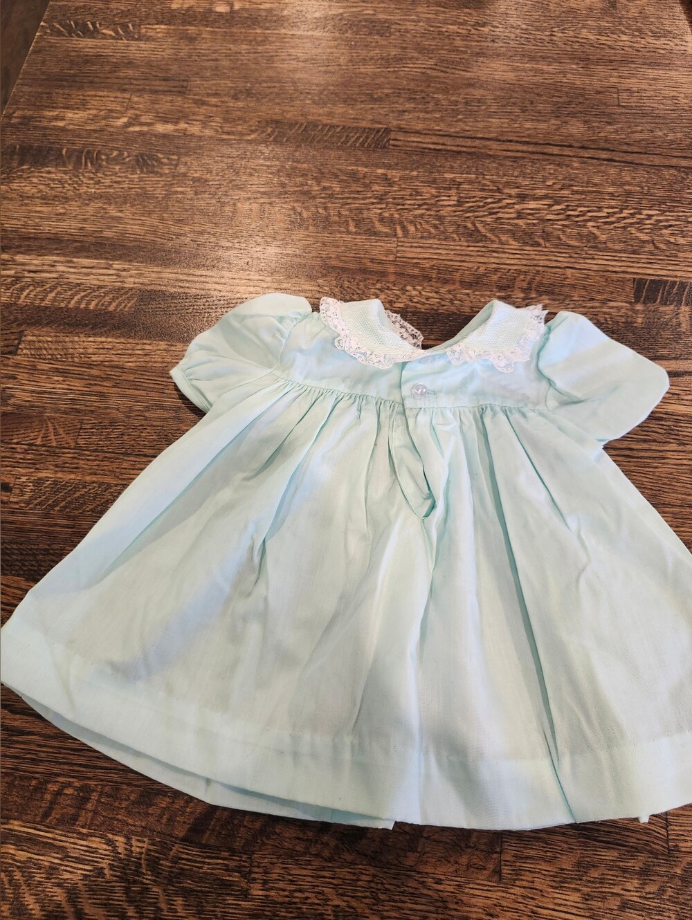 VINTAGE 60s Or 70's Polly Flinders Smocked Baby Dress W Pearls Green 0-3 Month - Picture 4 of 8